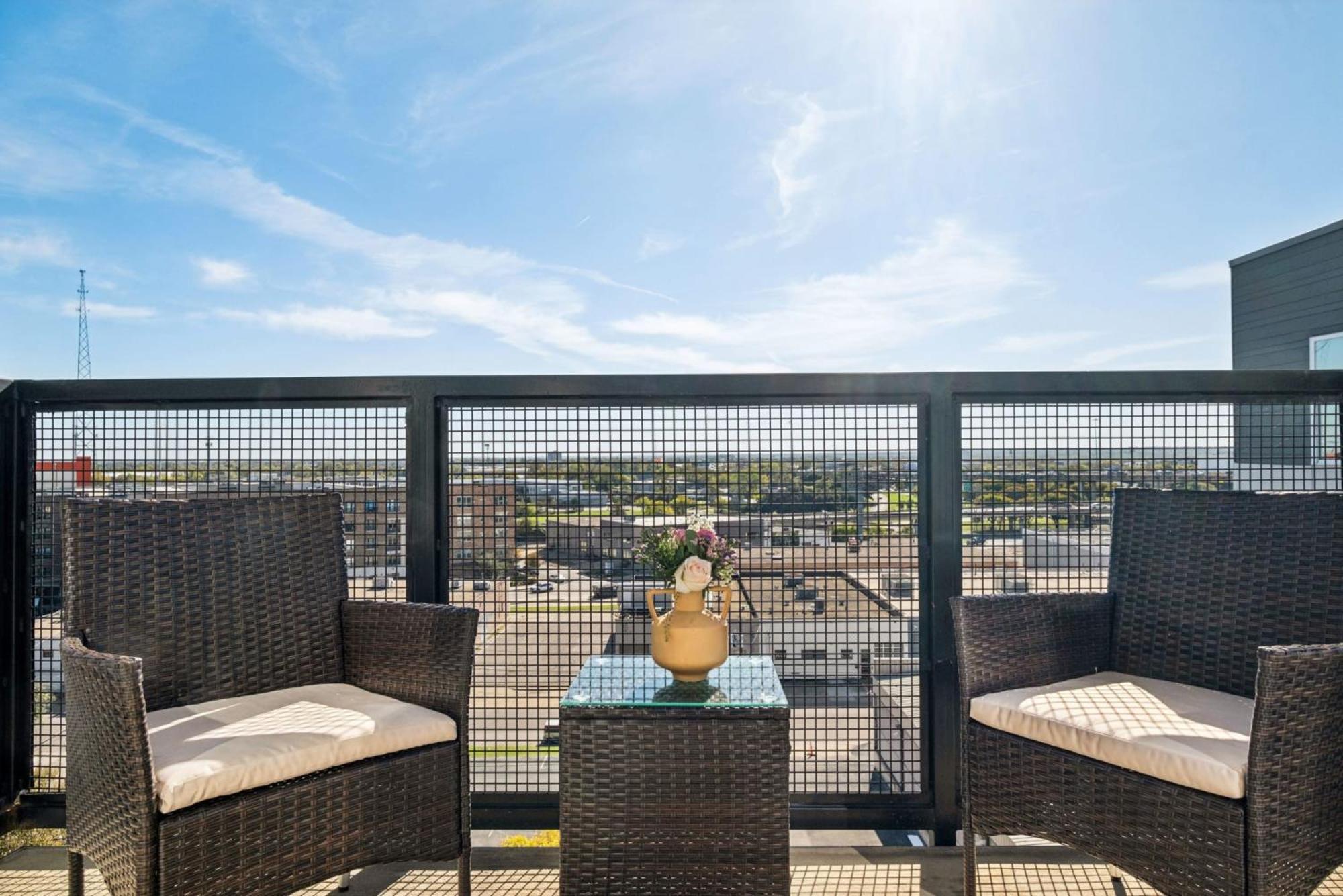 Indie Deep Ellum - Rooftop Vibes & Poolside Bliss In *